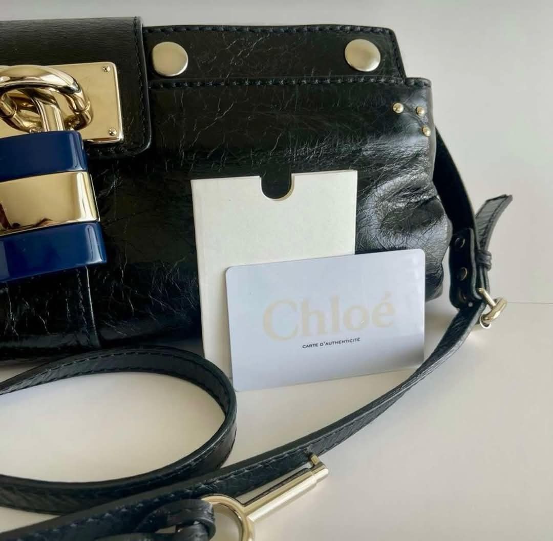 Authentic Chloe Shoulder/Sling bag (Category: Luxury Bags & Wallets) located in Caloocan City. Submitted by dan.onahon91 (Listing ID 1350681759, Image 2). Description: ₱23,000 Authentic Chloe Shoulder/Sling bag Used twice Comes with authenticity card (Open for LAYAWAY).