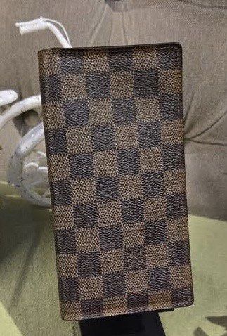 Authentic Louis Vuitton (Category: Luxury Bags & Wallets) located in Manila. Submitted by chloe_luxuries (Listing ID 1350689873, Image 1). Description: Guaranteed original Louis Vuitton Brazza bifold long wallet Still in very good condition No inclusion wallet only Pm for more details .