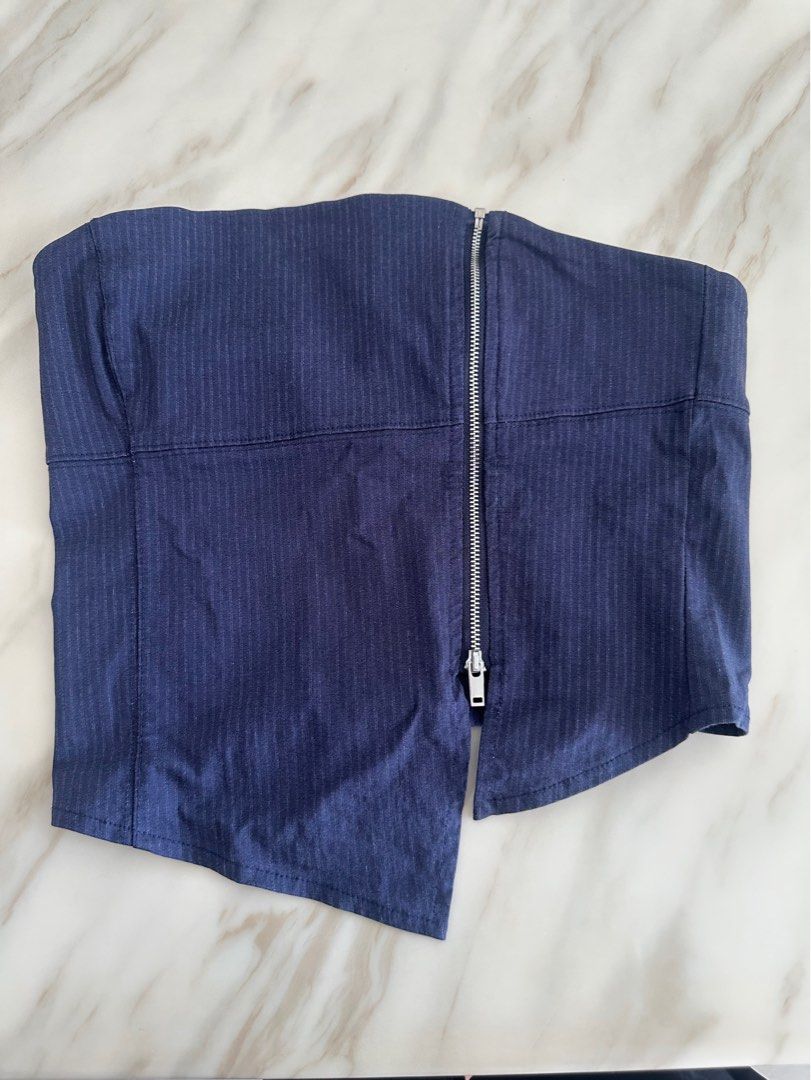 bershka navy pinstripe tube top ⋆. 𐙚 ˚ (Category: Sleeveless) located in Pagbilao. Submitted by bisoustuff (Listing ID 1350606463, Image 3). Description: authentic, no issues, only used once ᯓ★ size: large but structured stretch = can fit medium-xl ݁₊ ⊹ . ݁˖ . ݁ rfs: style doesn't fit me price negotiable if can meet up in taft near dlsu! ૮₍ ´ ꒳ `₎ა.