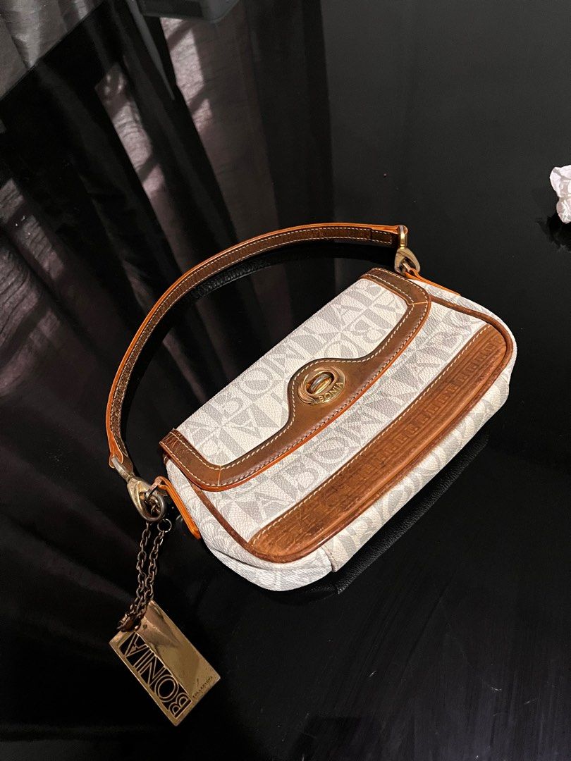 Bonia shoulder bag (Category: Shoulder Bags) located in Guagua. Submitted by phoebegrca (Listing ID 1350560841, Image 1). Description: as you can see na may sign of usage sha onting linis lang goods na ulit, btw sa singapore sha nabili..