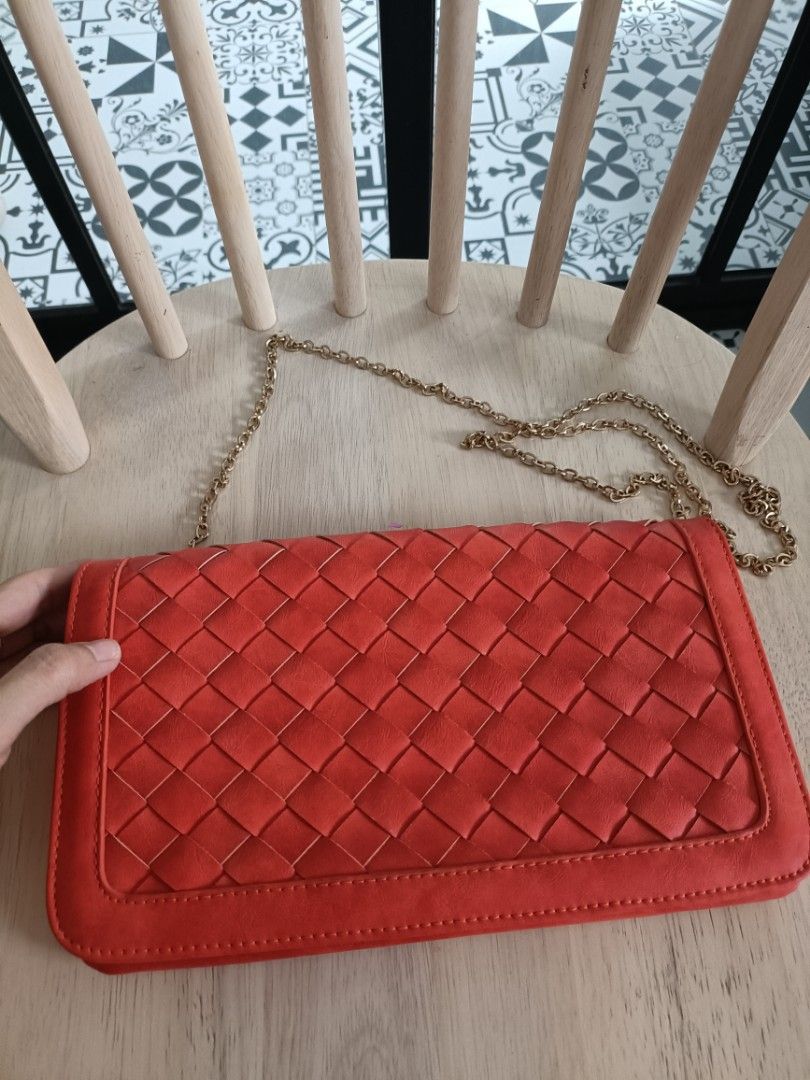BV inspired purse with chain (Category: Luxury Bags & Wallets) located in Las Pinas. Submitted by pxfinds (Listing ID 1350659987, Image 3). Description: .