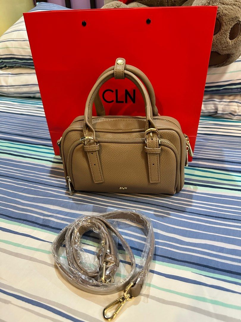 CLN Bag (Category: Cross-body Bags) located in Paranaque City. Submitted by oommggg (Listing ID 1350545138, Image 2). Description: 1week lng nagamit then nagpalit na agad. Looks new No issue. My paperbag and dustbag pa. .