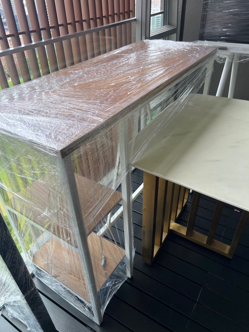 Coffee table (Category: Tables & Sets) located in Singapore. Submitted by calox (Listing ID 1350587718, Image 2). Description: .