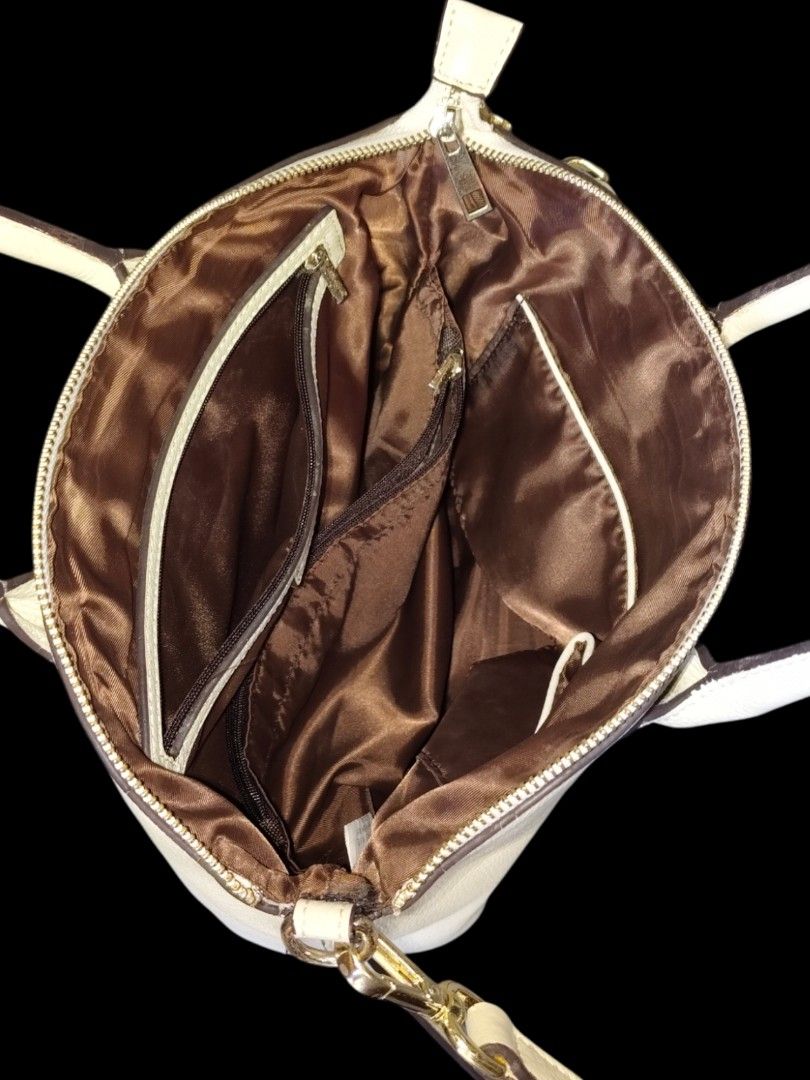 DELLA STELA BAG (Category: Shoulder Bags) located in Caloocan City. Submitted by batchara (Listing ID 1350551009, Image 3). Description: DELLA STELA BAG USED GOOD WHAT YOU SEE IS WHAT YOU GET! 4 ONLY 400PETOT! MOP GCASH.. SF SHOULDER OF BUYER ..