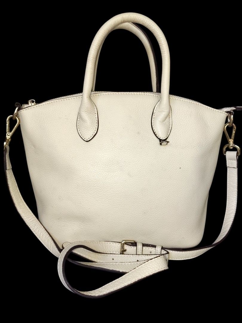 DELLA STELA BAG (Category: Shoulder Bags) located in Caloocan City. Submitted by batchara (Listing ID 1350551009, Image 1). Description: DELLA STELA BAG USED GOOD WHAT YOU SEE IS WHAT YOU GET! 4 ONLY 400PETOT! MOP GCASH.. SF SHOULDER OF BUYER ..