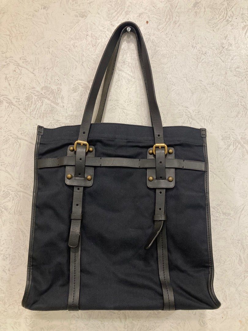 Filson ( alternate ) tote canvass bag (Category: Tote Bags) located in Quezon City. Submitted by janisu0303 (Listing ID 1350697706, Image 2). Description: Filson ( alternative ) tote canvass bag 13.5 x 14 2800 php Good condition Fairview nova area meetups Or shipping Filson Billingham Pacsafe Tumi.
