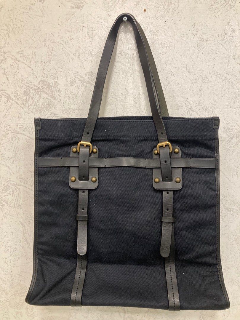 Filson ( alternate ) tote canvass bag (Category: Tote Bags) located in Quezon City. Submitted by janisu0303 (Listing ID 1350697706, Image 1). Description: Filson ( alternative ) tote canvass bag 13.5 x 14 2800 php Good condition Fairview nova area meetups Or shipping Filson Billingham Pacsafe Tumi.