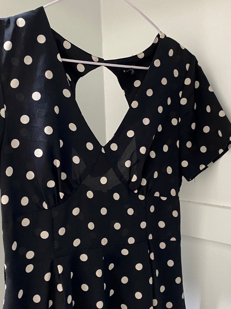 FOREVER21 SUN SUMMER DRESS (Category: Dresses) located in Limay. Submitted by saespace (Listing ID 1350566666, Image 2). Description: flowy light dress with shorts inside backless .