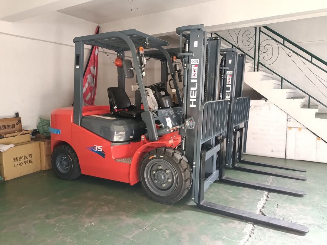 FORKLIFT HELI (Category: Industrial Equipment) located in Manila. Submitted by reymondage42844 (Listing ID 1350590148, Image 2). Description: FORKLIFT WITH HELI ‼️FOR SALE‼️ ‼️FOR SALE‼️ 🤯 Discover the No. 1️⃣ Leading Brand Worldwide! 𝐇𝐄𝐋𝐈 𝐃𝐈𝐄𝐒𝐄𝐋 𝐅𝐎𝐑𝐊𝐋𝐈𝐅𝐓 QUANCHAI ENGINE, ISUZU ENGINE & MITSUBISHI ENGINE ✓ Lifting Capacity: 2 TONS to 10 TONS 𝐇𝐄𝐋𝐈 𝐄𝐋𝐄𝐂𝐓𝐑𝐈𝐂 𝐅𝐎𝐑𝐊𝐋𝐈𝐅𝐓 Featuring LEAD ACID, WEIDE & CATL BATTERIES 
