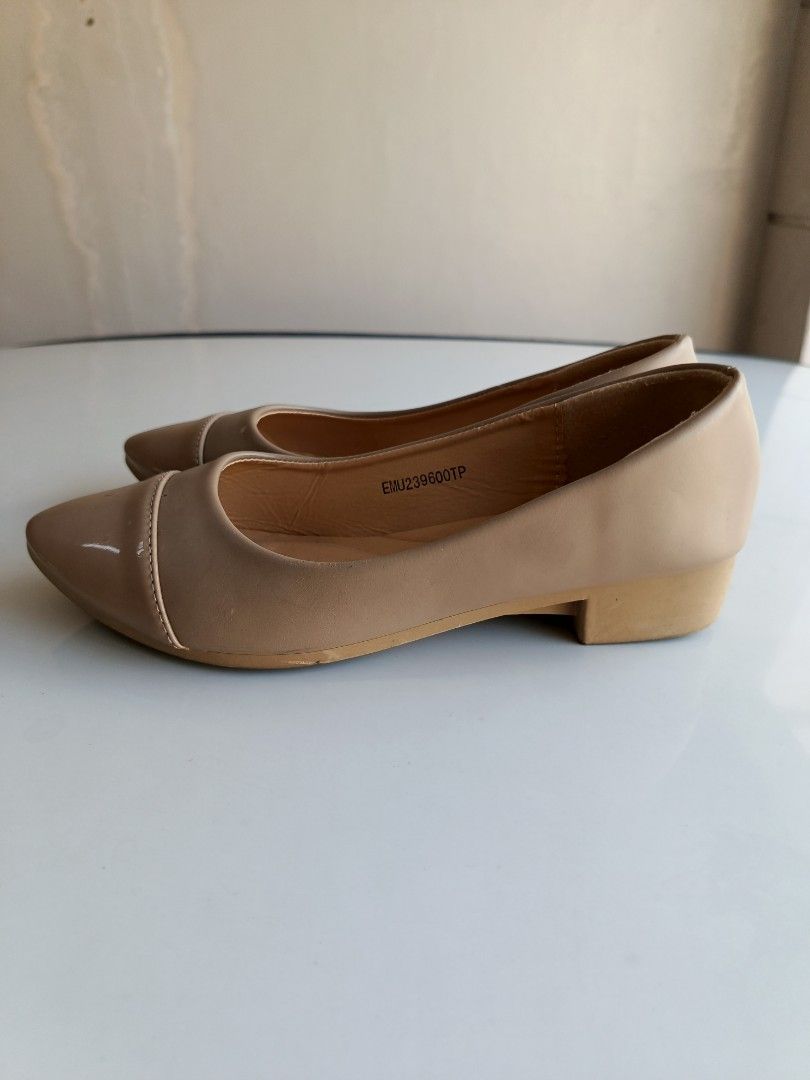 formal office event graduation flat shoes size 8 (Category: Flats & Sandals) located in Las Pinas. Submitted by sunflower.kids.ph (Listing ID 1350711110, Image 1). Description: Brand: Unlisted Size 8 worn 1-2x only.