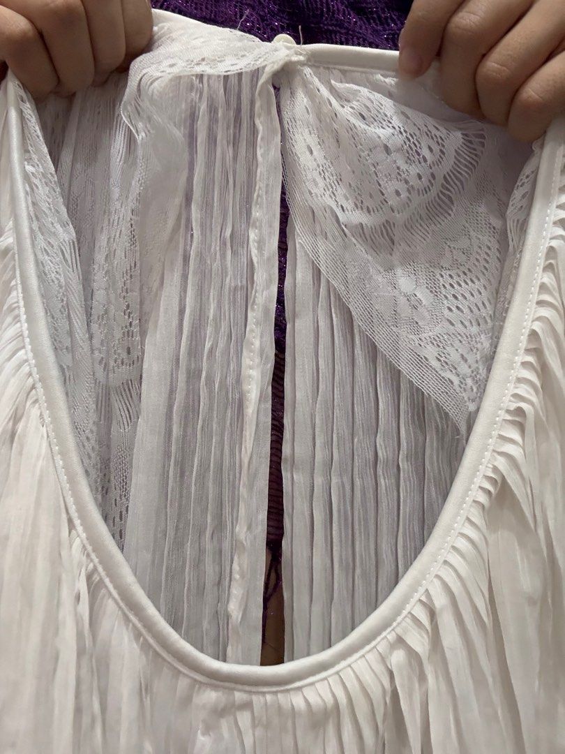 high slit, convertible maxi skirt (Category: Skirts) located in Manila. Submitted by violoot (Listing ID 1350564314, Image 2). Description: other side lace and otehr side pleated XS-S.