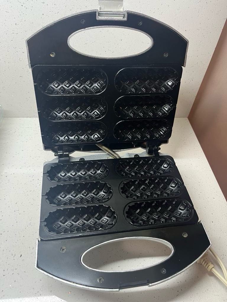 [Imarflex] Hotdog Waffle Maker (Category: Other Kitchen Appliances) located in Marikina City. Submitted by relocatingitems (Listing ID 1350578791, Image 2). Description: .