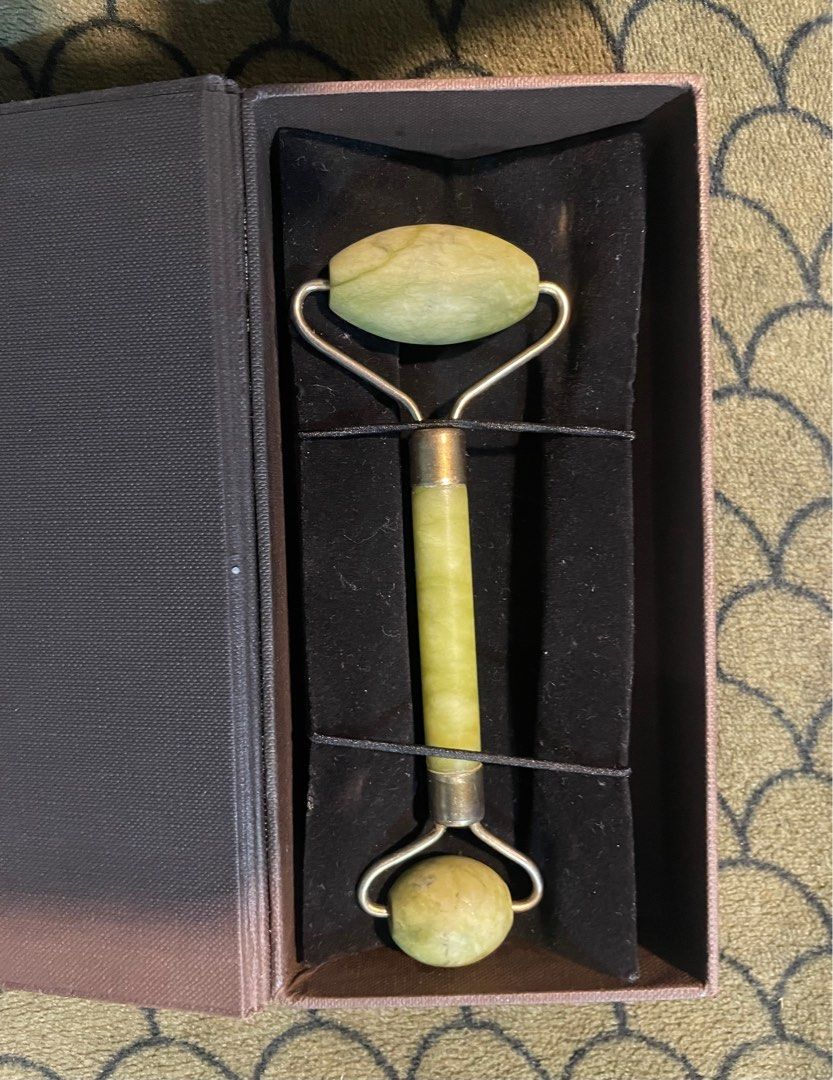 Jade roller manila (Category: Face Care) located in Cainta. Submitted by j.c.v_68 (Listing ID 1350665462, Image 1). Description: 100% original / authentic 💯 Used 1-2x only.