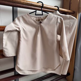 (Category: ) located in . Submitted by wardrobe_cleaner (Listing ID 1350551528, Image 1). Description: .
