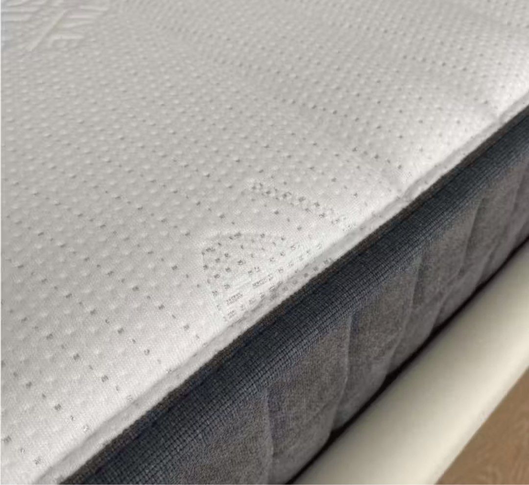 King Size Memory Foam Spring Mattress 8.3" Thickness (Category: Bed Frames & Mattresses) located in Quezon City. Submitted by SomeThingsMustGo.ph (Listing ID 1350609143, Image 3). Description: Brand New Memory Foam Spring Mattress Vacuum Roll Packed King: 72x75 Inches（180x190x21cm) 8.3 inch thickness • Imported high-quality knitted fabric, comfortable and breathable, anti-bacterial and acarid • Non-toxic, hypoallergenic and baby friendly mattress