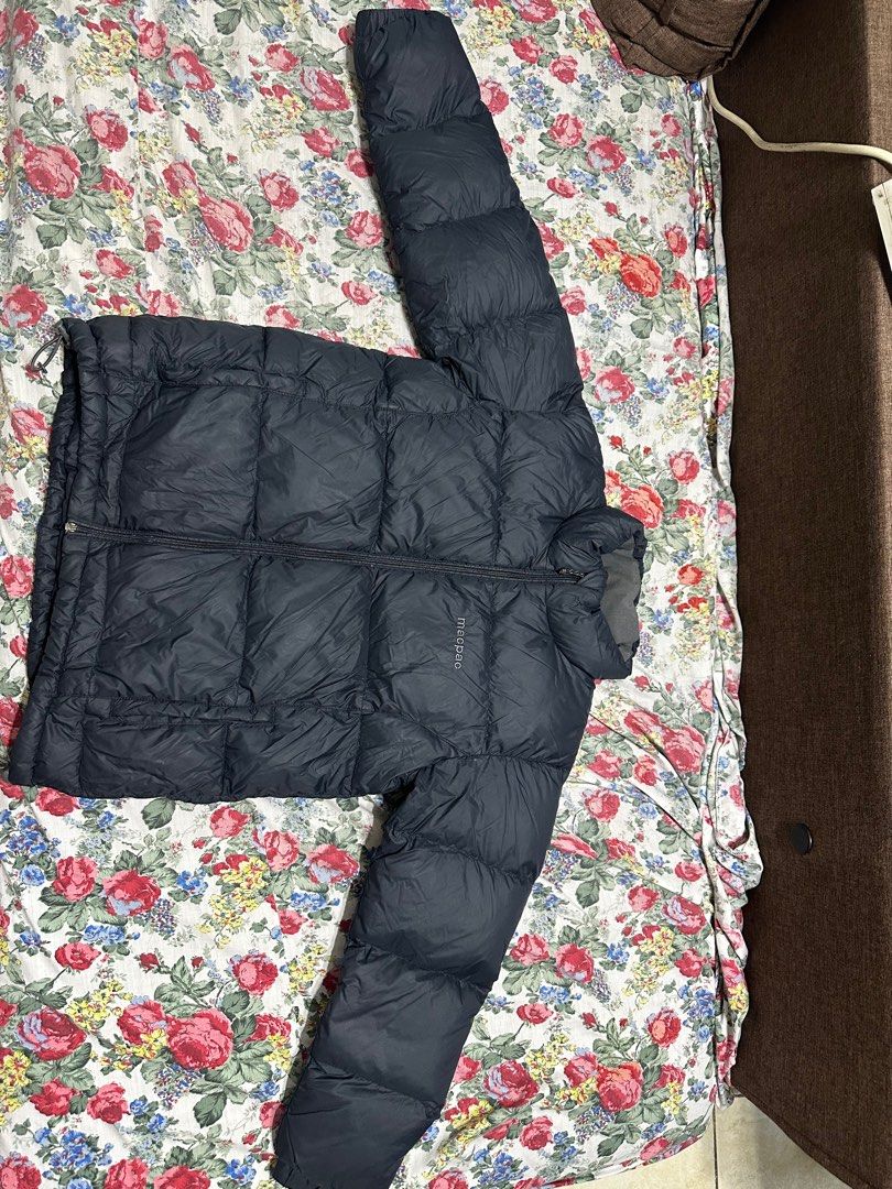 Macpac Black Puffer Jacket (Kids size) (Category: Babies & Kids Fashion) located in Jimenez. Submitted by cflamd (Listing ID 1350545679, Image 1). Description: Rfs: decluttering Worn once by sister during trip Perfect for winter! In excellent condition See photos for sizing.