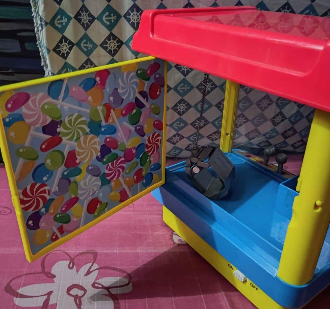 Mini claw machine crane game (Category: Interactive Toys) located in Pasig City. Submitted by jeffzyyyyy (Listing ID 1350668794, Image 3). Description: as is untested Fresh battery slot no box Location Manila.