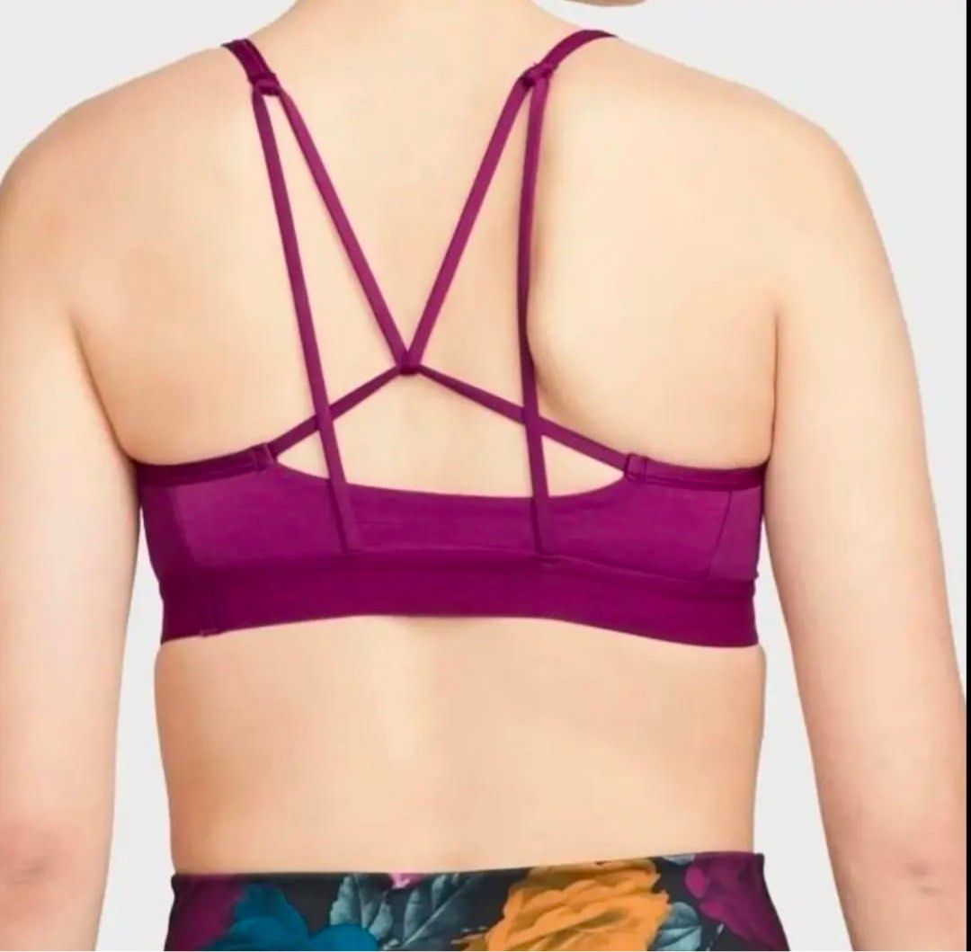 Nike Indy sports bra (Category: Activewear) located in Manila. Submitted by dodebelen (Listing ID 1350648039, Image 2). Description: Nike Indy Sports Bra Used once Size M.