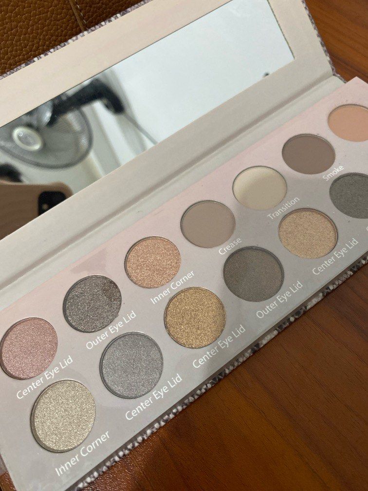 Nude Eyeshadow Palette (Category: Makeup) located in Manila. Submitted by bdgdeclutters (Listing ID 1350602286, Image 3). Description: Glamorous Color Cosmetics Nude/Brown eyeshadow palette Never used Reason for selling: decluttering cos I’m moving .