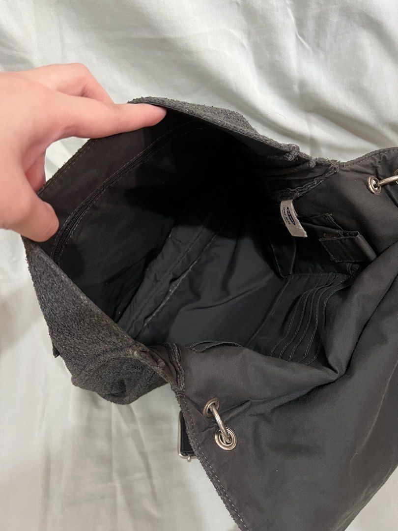 Original Old Navy Gray Cross-body Bag (Category: Cross-body Bags) located in Manila. Submitted by pretty.tin (Listing ID 1350599418, Image 3). Description: Bought in the US Payment and Delivery: - GCash - Bank Transfer (BPI, BDO) - Thru Grab, Lalamove, Gogo Express, Flash Express, or LBC - Meet-up or pick-up at Makati (Mon to Thurs) - Pick-up at QC (Fri to Sun).
