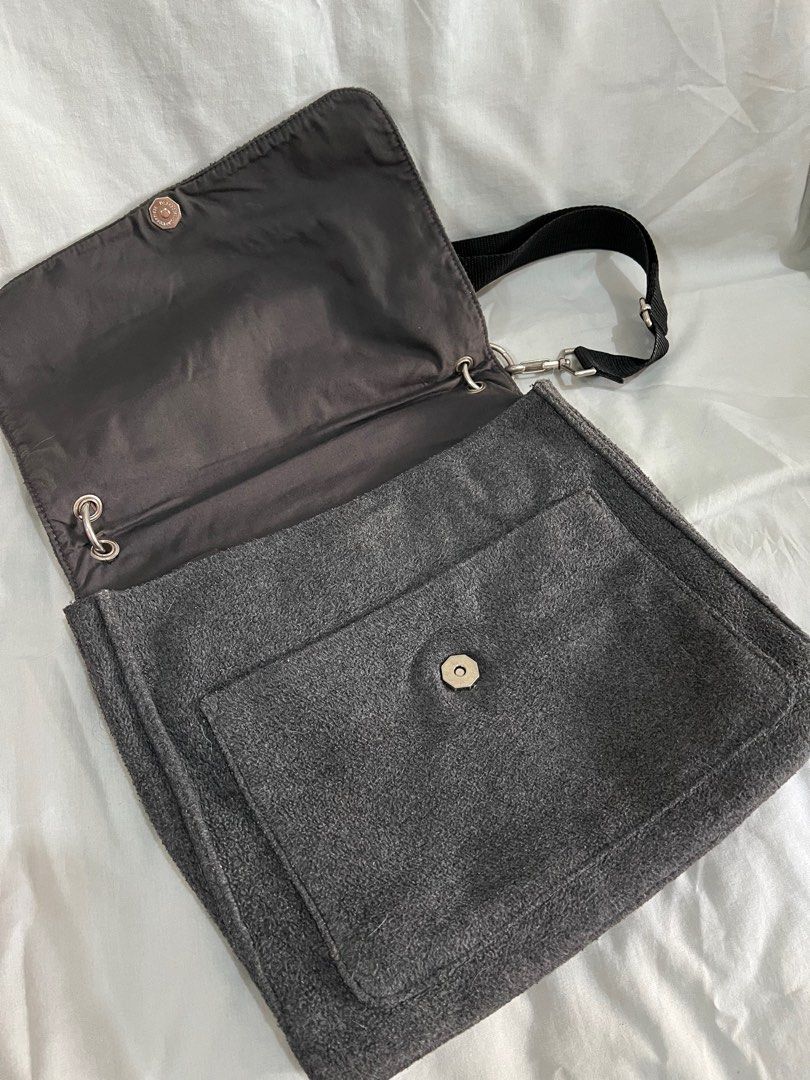 Original Old Navy Gray Cross-body Bag (Category: Cross-body Bags) located in Manila. Submitted by pretty.tin (Listing ID 1350599418, Image 2). Description: Bought in the US Payment and Delivery: - GCash - Bank Transfer (BPI, BDO) - Thru Grab, Lalamove, Gogo Express, Flash Express, or LBC - Meet-up or pick-up at Makati (Mon to Thurs) - Pick-up at QC (Fri to Sun).