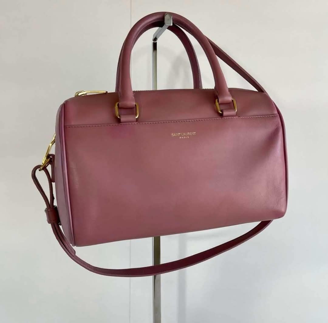 Original YSL Two-Way Bag (Category: Luxury Bags & Wallets) located in Caloocan City. Submitted by dan.onahon91 (Listing ID 1350681934, Image 1). Description: ₱20,000 only YSL Two-Way Bag In a very good condition (Open for LAYAWAY).
