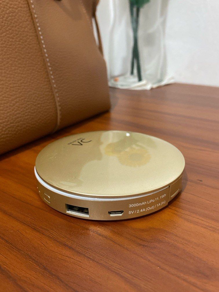 Power Bank with Mirror and Light (Category: Batteries & Power Banks) located in Manila. Submitted by bdgdeclutters (Listing ID 1350598981, Image 2). Description: 3-in-1 Mirror, light & power bank 3000mAh Never used Na-detach lang yung isang mirror but pwede ulit idikit and working yung power bank 😊.