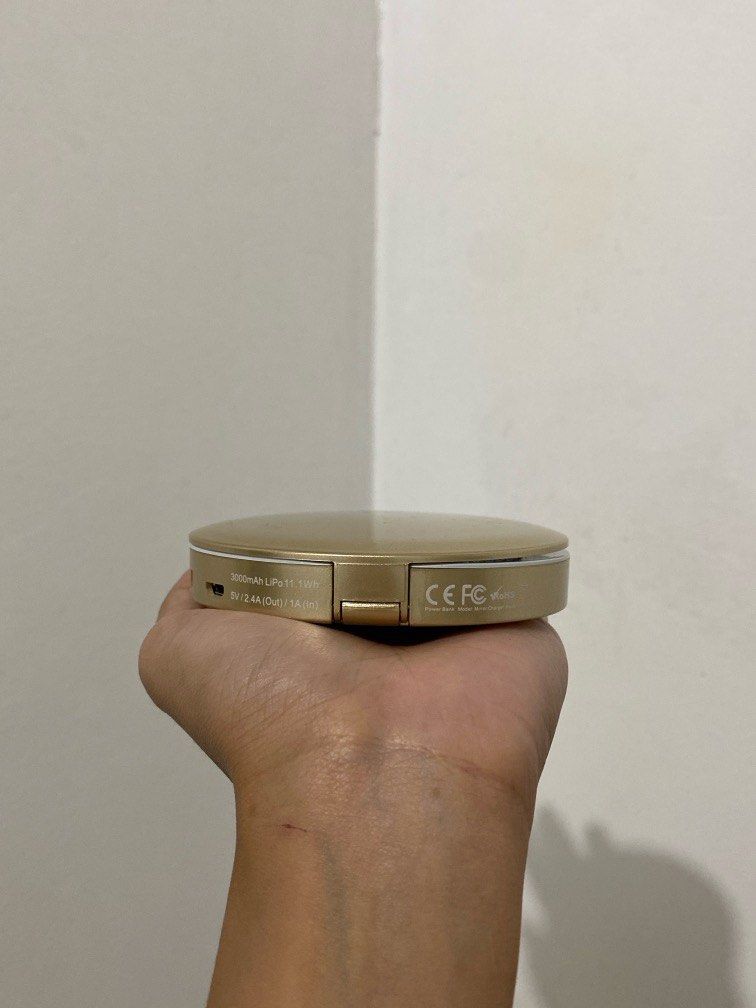 Power Bank with Mirror and Light (Category: Batteries & Power Banks) located in Manila. Submitted by bdgdeclutters (Listing ID 1350598981, Image 3). Description: 3-in-1 Mirror, light & power bank 3000mAh Never used Na-detach lang yung isang mirror but pwede ulit idikit and working yung power bank 😊.