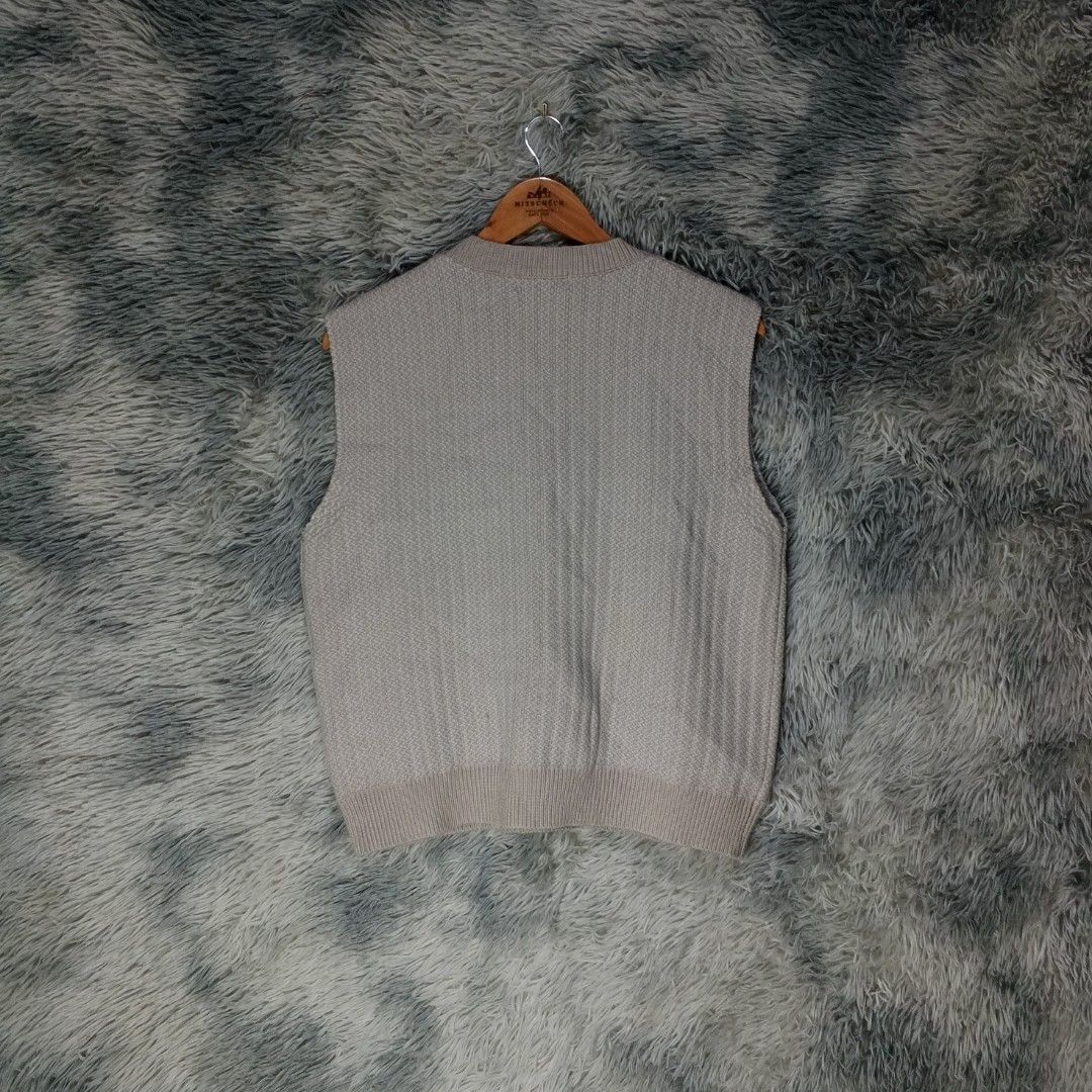 (random knitted) ANSU STUDIO KNITTED SLEEVELESS (Category: Sleeveless) located in Malasiqui. Submitted by drie_findss (Listing ID 1350689660, Image 3). Description: (random knitted) ANSU STUDIO KNITTED SLEEVELESS ______________________ Size: FIT TO M-L (Measured by INCHES) Width: 20 Length: 22 Condition: EXCELLENT Color Rate: 10/10 Issue: none "Colors may vary due to lightning" "Swipe to see more details of piece and appreciate♥️" _______________