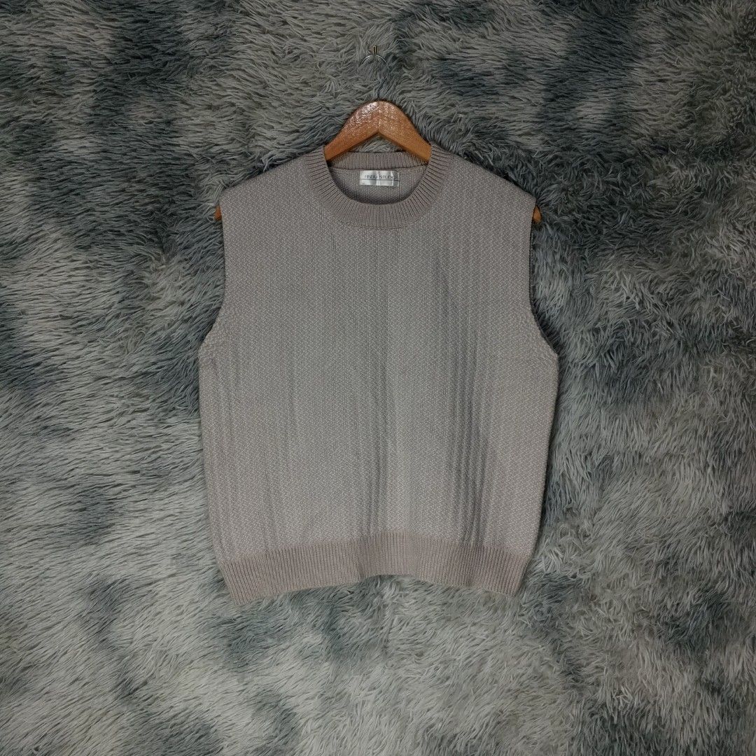 (random knitted) ANSU STUDIO KNITTED SLEEVELESS (Category: Sleeveless) located in Malasiqui. Submitted by drie_findss (Listing ID 1350689660, Image 1). Description: (random knitted) ANSU STUDIO KNITTED SLEEVELESS ______________________ Size: FIT TO M-L (Measured by INCHES) Width: 20 Length: 22 Condition: EXCELLENT Color Rate: 10/10 Issue: none "Colors may vary due to lightning" "Swipe to see more details of piece and appreciate♥️" _______________