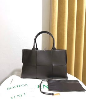 (Kategori: ) berada di . Dikirim oleh anzeraluxbags.id (ID iklan 1350691285, Gambar 1). Deskripsi: .