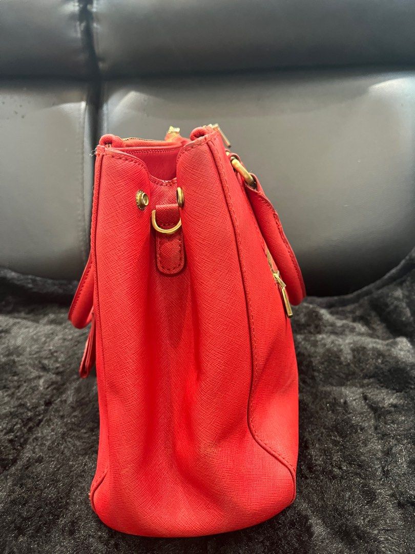 Sisley Red Two-Way Handbag Tote Bag (Category: Luxury Bags & Wallets) located in Makati City. Submitted by yumiiichigo (Listing ID 1350640428, Image 3). Description: dm for more info ❤️ signs of usage metal hardware.