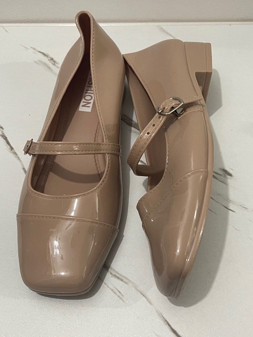 Square toe shoes (Category: Flats & Sandals) located in Manila. Submitted by k_decluttering (Listing ID 1350626976, Image 2). Description: Good as new. Need lang linisan Loc: Manila.