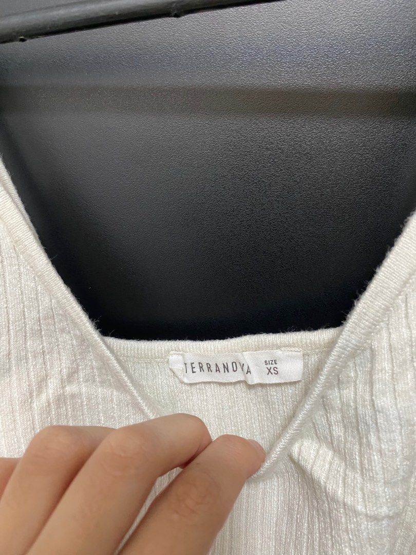 Terranova Crop top Sleeveless White (Category: Sleeveless) located in Manila. Submitted by rilalaina (Listing ID 1350708114, Image 2). Description: .
