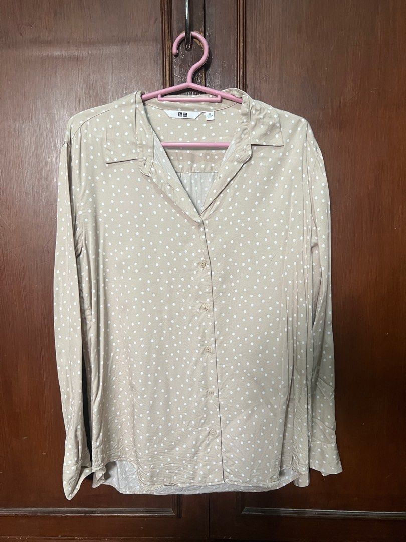 Uniqlo polka longsleeves (Category: Longsleeves) located in Manila. Submitted by kkmed (Listing ID 1350547829, Image 1). Description: .