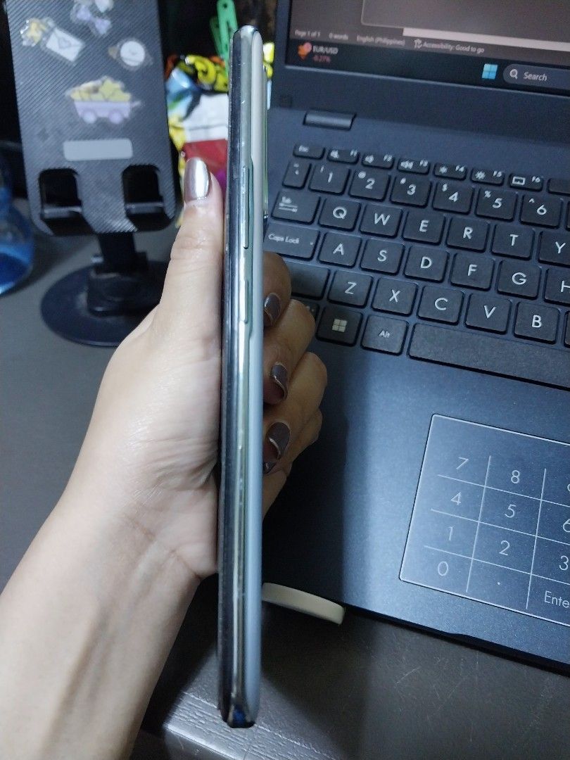 Vivo V20 SE (Category: Vivo) located in Caloocan City. Submitted by assylla0701 (Listing ID 1350688004, Image 2). Description: ♡ last price ♡ all goods. yung parang crack sa screen is sa tempred glass lang. di na muna namin inalis para may protection pa rin yung phone ♡ inclusion: unit, case and box (wala nang charger since nangatngat na ng mga dogs namin) ♡rfs: nakatambak lang, walang gumagamit ♡ preferably meet up but also can do delivery but s