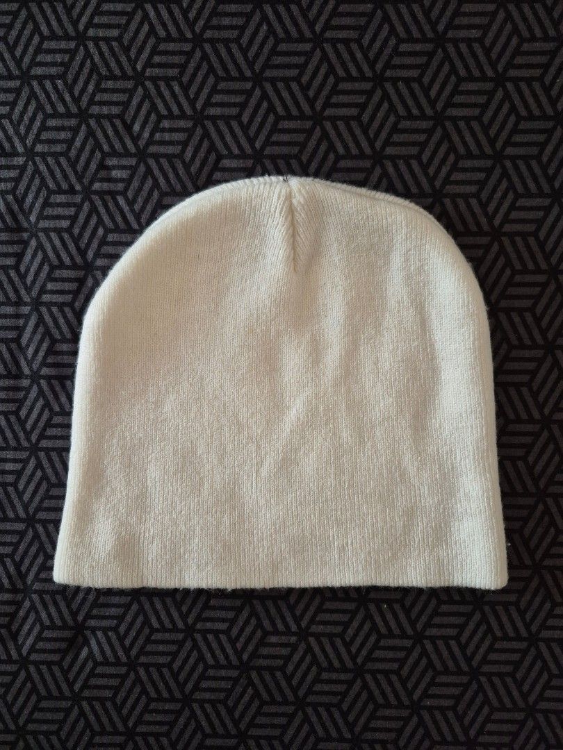 White Beanie (Category: Hats & Beanies) located in Quezon City. Submitted by akcstuff (Listing ID 1350592323, Image 1). Description: .
