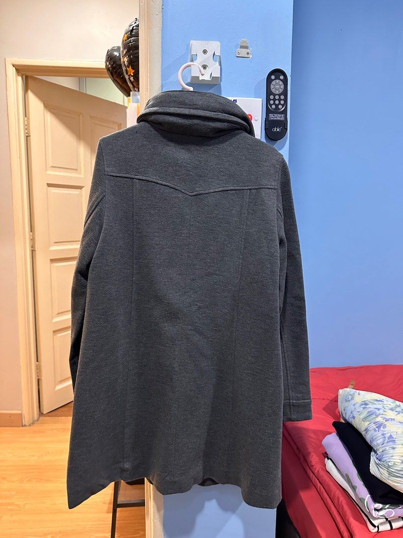 Winter jacket (Category: Coats, Jackets and Outerwear) located in Shah Alam. Submitted by wni21 (Listing ID 1350633412, Image 2). Description: Jacket bought from bundle. Still in good condition, dah siap hantar for dry clean. Used less than 3 times for my Japan trip..
