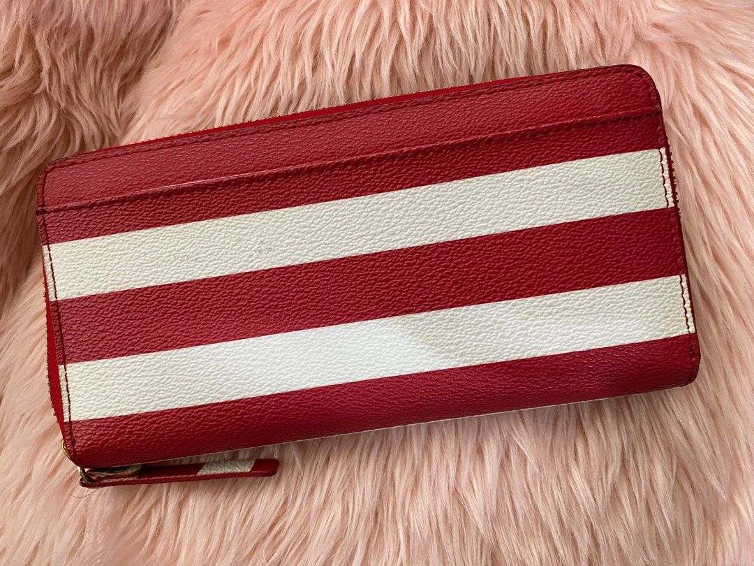 full zip wallet - Kate Spade ♠️ (Category: Luxury Bags & Wallets) located in Quezon City. Submitted by goodstuff_4sale (Listing ID 1350626621, Image 2). Description: Kate Spade full zip wallet just stored, never used no box red stipes Gcash Grab lalamove j&t jrs.