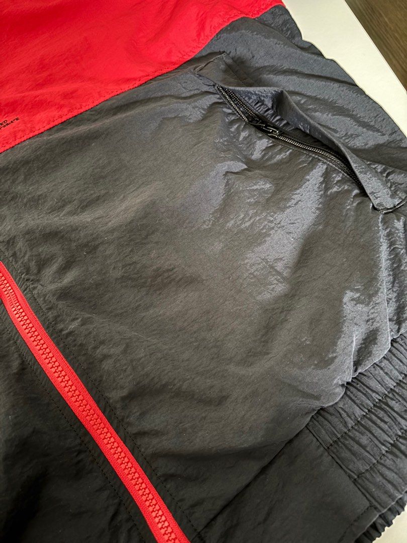 Wtaps B2 Jacket （分類：外套及戶外衣服）位於 Hong Kong。 由 layseeming 提交（商品編號 1350587367，圖片 6）。簡介： Wtaps B2 Jacket Color: Red/Black Size: XL (衫闊：77cm，衫長：74cm) 只接受 PayMe 或 轉數快付款 只用順豐速遞（運費到付）。