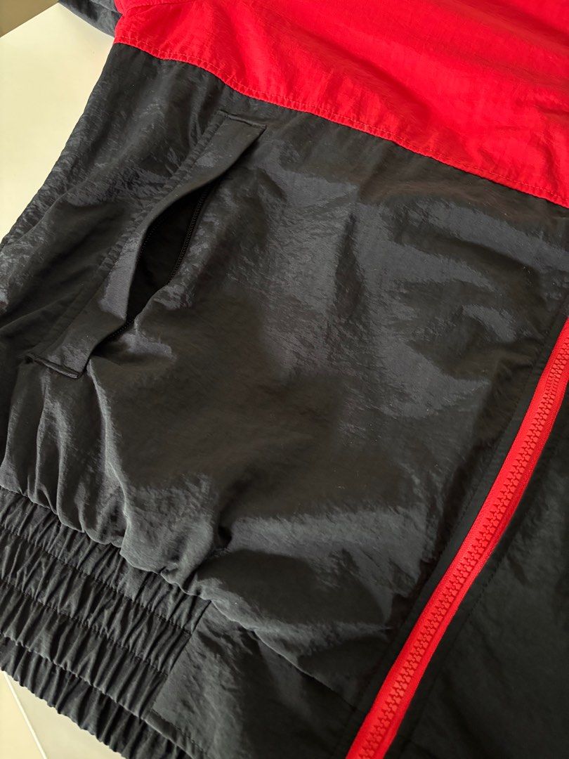 Wtaps B2 Jacket （分類：外套及戶外衣服）位於 Hong Kong。 由 layseeming 提交（商品編號 1350587367，圖片 5）。簡介： Wtaps B2 Jacket Color: Red/Black Size: XL (衫闊：77cm，衫長：74cm) 只接受 PayMe 或 轉數快付款 只用順豐速遞（運費到付）。
