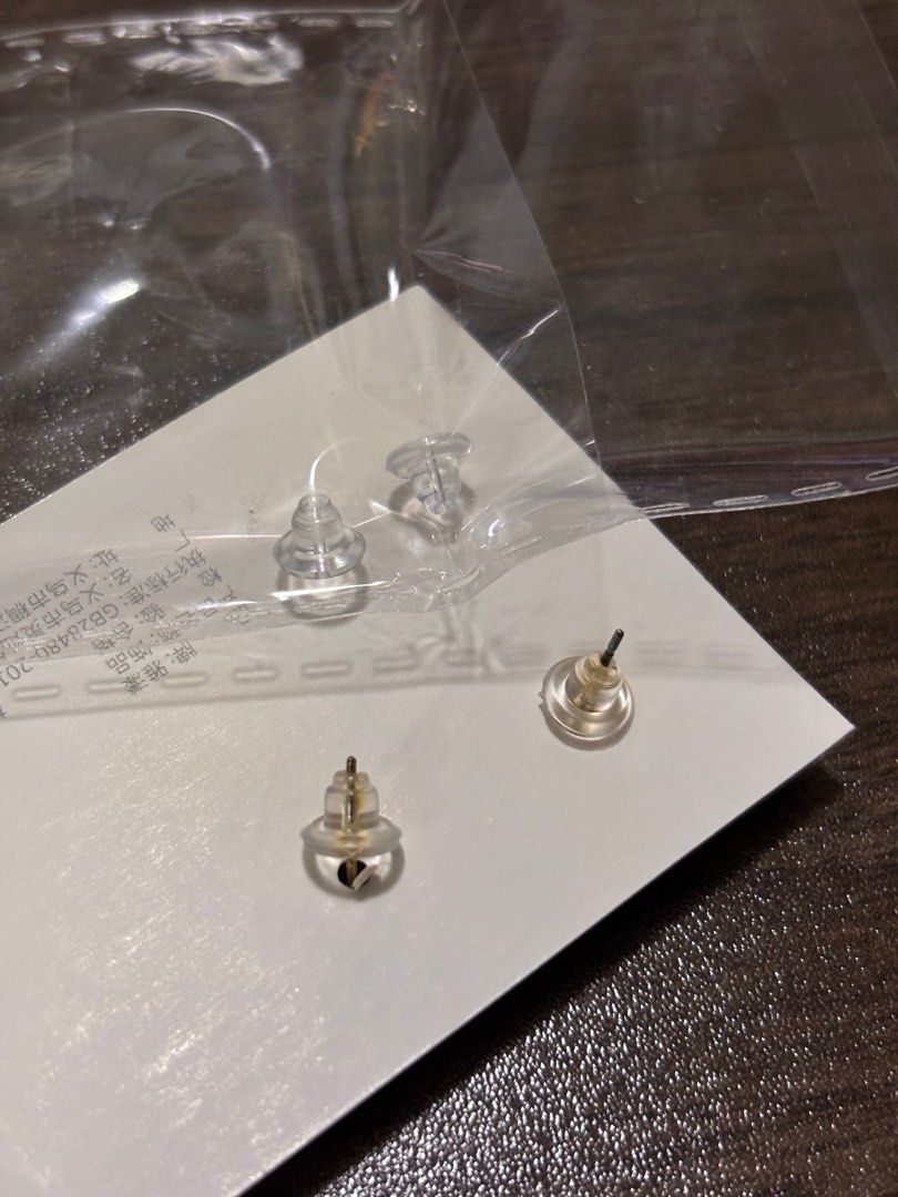 X Shape Diamond Earrings (Category: Earrings) located in Taguig. Submitted by tiny_trends (Listing ID 1350706264, Image 2). Description: Wrong Order dumating, not really my type too. 😔💕 I ordered Long Pearls Earrings and Large Hoops, not Random Style Earrings. Selling for ₱50 🧡.