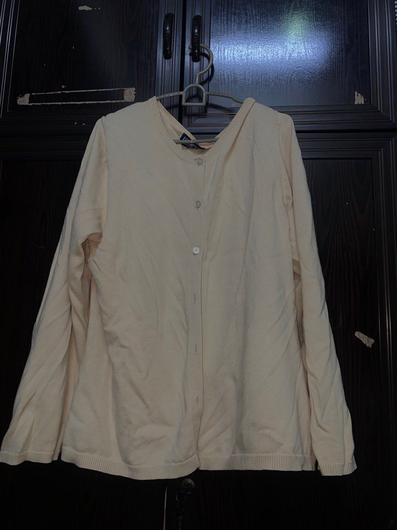Yellow Basic Cardigan (Category: Coats, Jackets and Outerwear) located in Jerteh. Submitted by idunknowyo93407 (Listing ID 1350687147, Image 1). Description: -harga including postage.