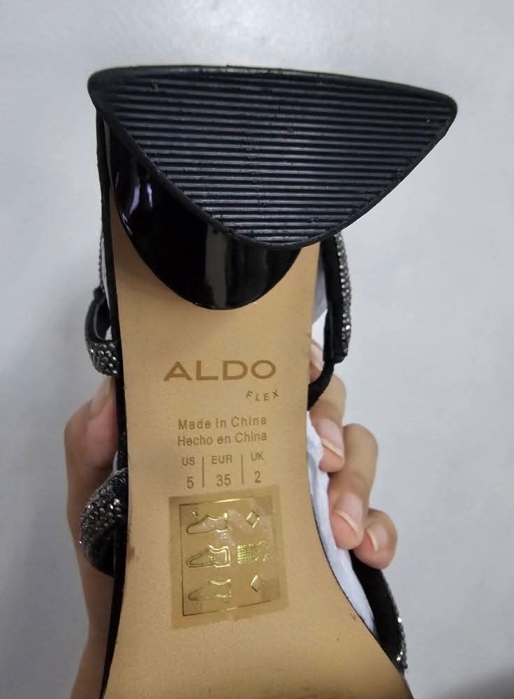 ALDO Block Heel Black Sandals (Category: Flats & Sandals) located in Manila. Submitted by hellovenice_ (Listing ID 1352316744, Image 3). Description: -size 5 -used twice only during events -very elegant when worn -selling cause i'm a size 6 -negotiable just message me.