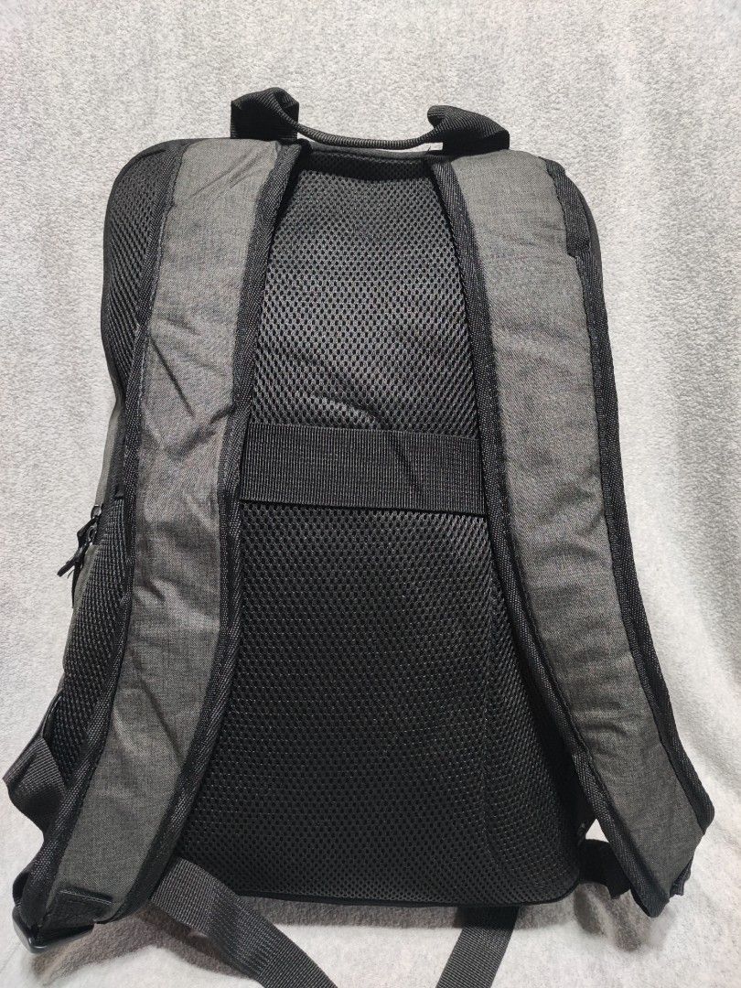 Asus laptop backpack (Category: Backpacks) located in Baguio. Submitted by ozara.06 (Listing ID 1352205972, Image 2). Description: Asus laptop backpack Excellent condition Can fit 16" laptop 600.