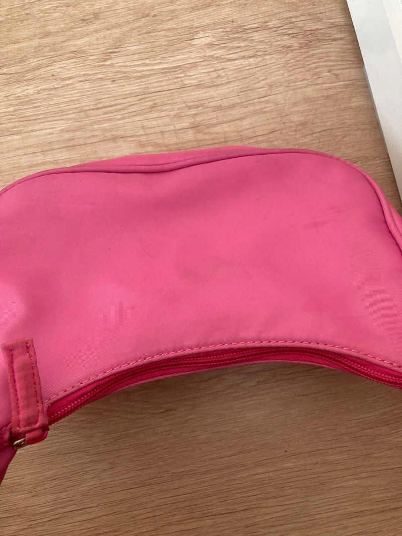 bag bundle (Category: Clutches) located in Cyberjaya. Submitted by 8pple (Listing ID 1352159605, Image 2). Description: as is add rm5 sm postage.