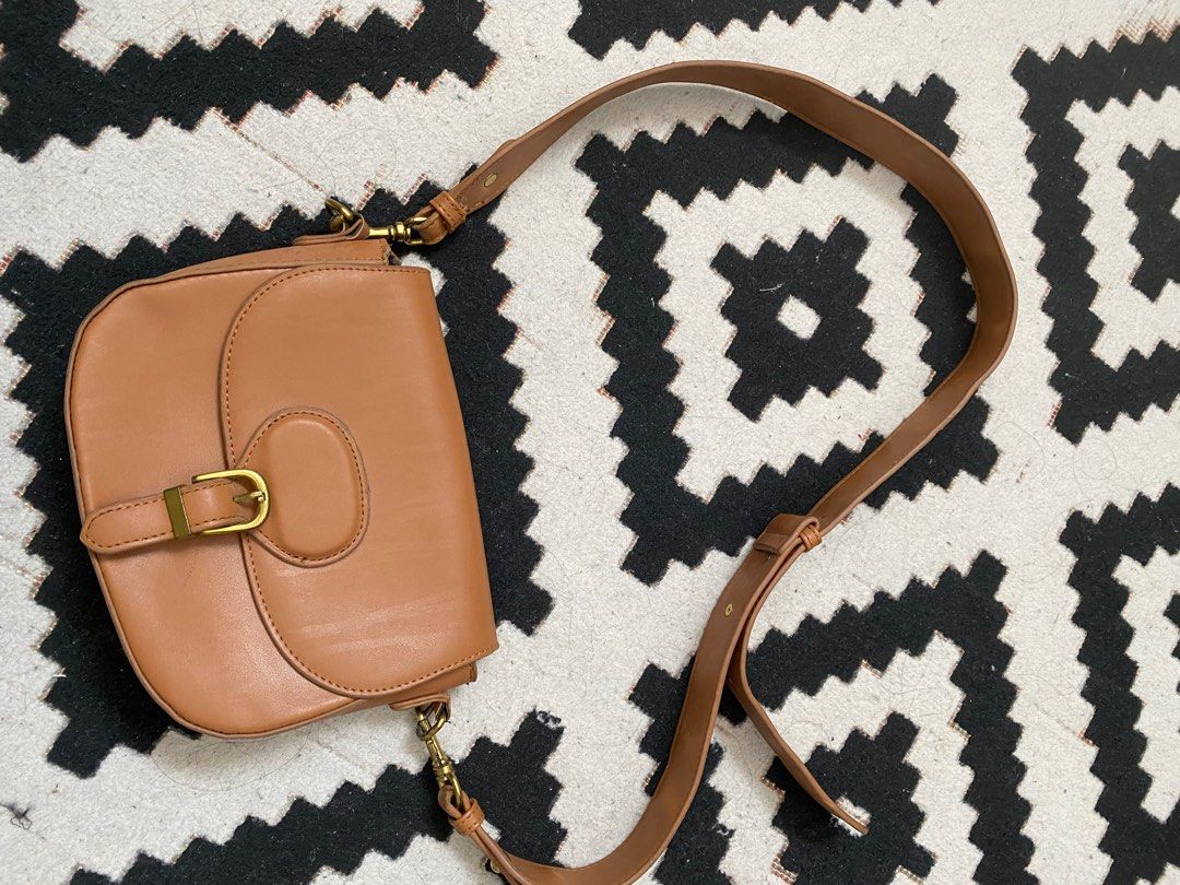 Bag ruby (Category: Shoulder Bags) located in Melaka Tengah. Submitted by 4n3mmmm (Listing ID 1352312535, Image 1). Description: Price include postage .