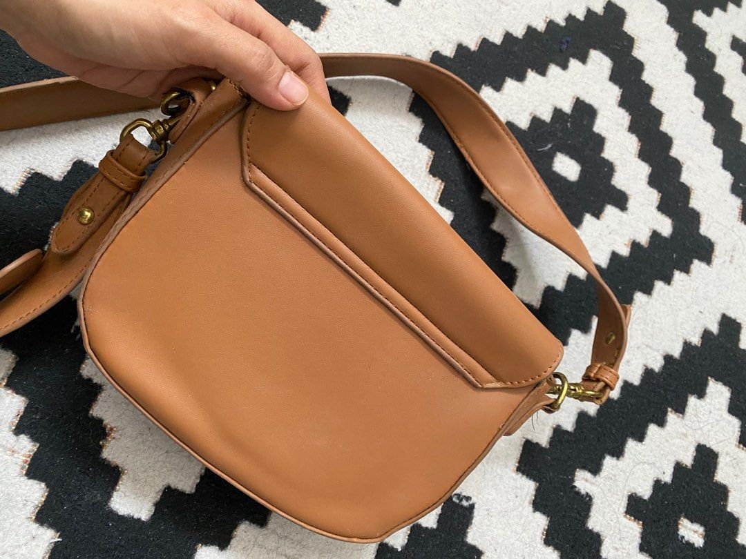 Bag ruby (Category: Shoulder Bags) located in Melaka Tengah. Submitted by 4n3mmmm (Listing ID 1352312535, Image 2). Description: Price include postage .