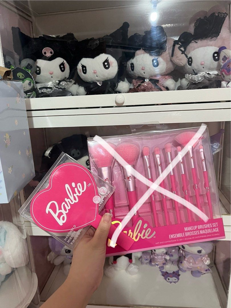 Barbie mirror and brush (sold) (Category: Makeup) located in Balagtas. Submitted by tasha1020 (Listing ID 1352118340, Image 1). Description: Kuhanin nyo naa! Pag nag pay agad 180 nalang .