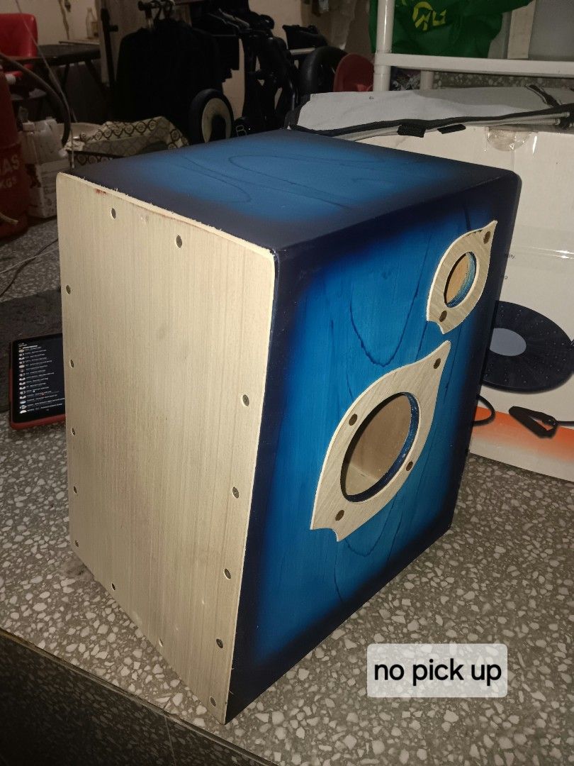 Beatbox with bag (Category: Soundbars, Speakers & Amplifiers) located in Quezon City. Submitted by mike10sitaldas (Listing ID 1352197195, Image 1). Description: beatbox with bag all brand new!! with pick up - 1100 ordinary - 950 pm lang po.